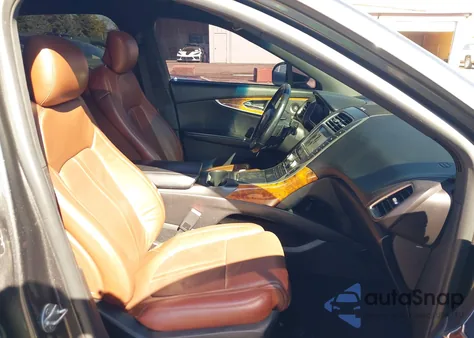 2019 Lincoln Nautilus Reserve z USA, uszkodzony, nr VIN 2LMPJ6L93KBL15949